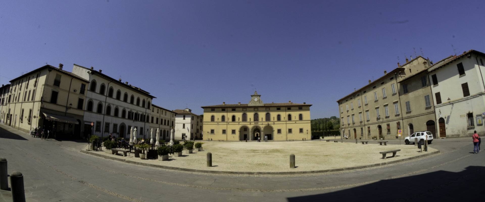 Palazzo Pretorio e Piazza d'armi foto di Stefano Micheli
